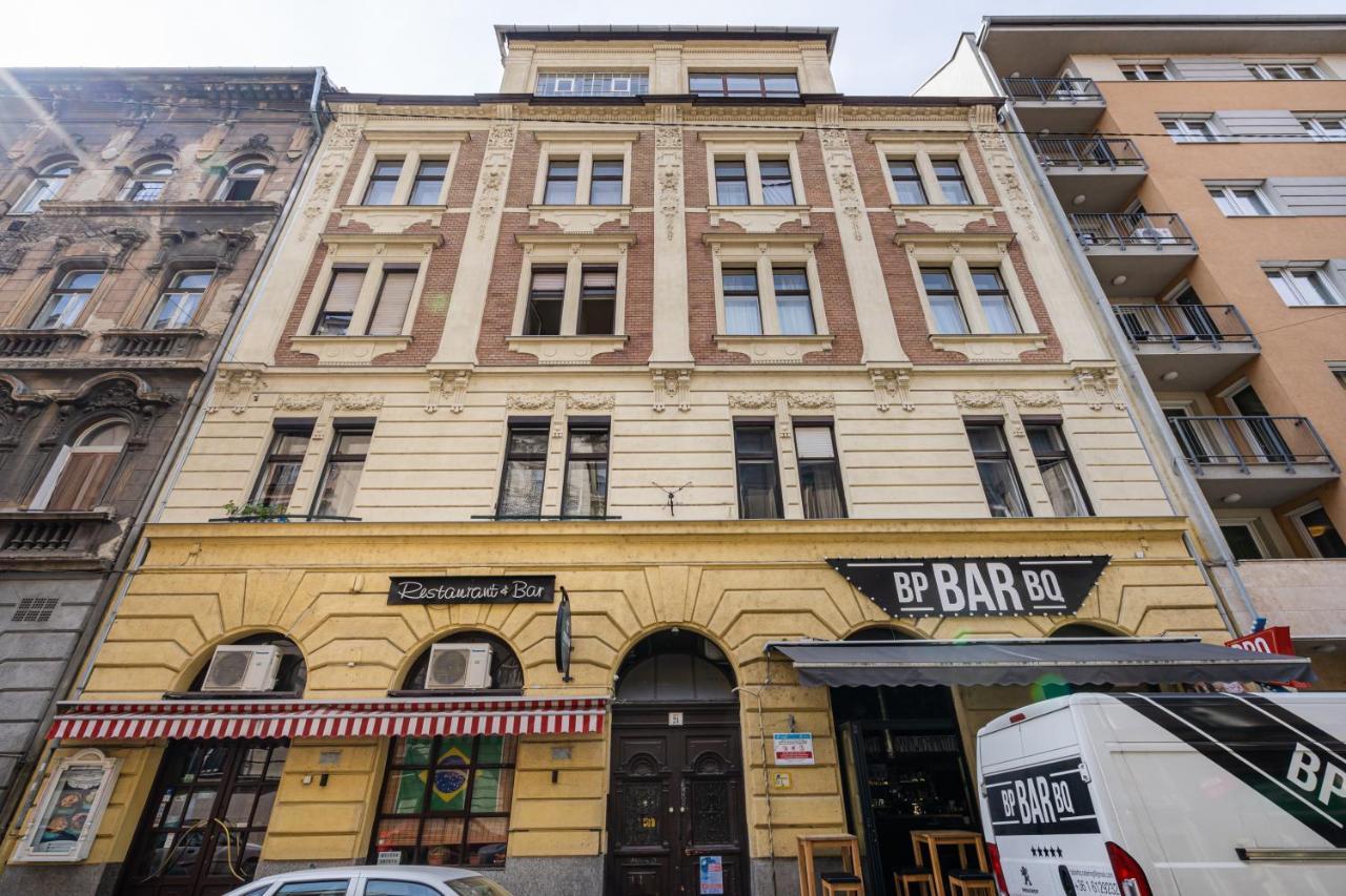 Youth Motive Studio With Gallery Будапеща Екстериор снимка